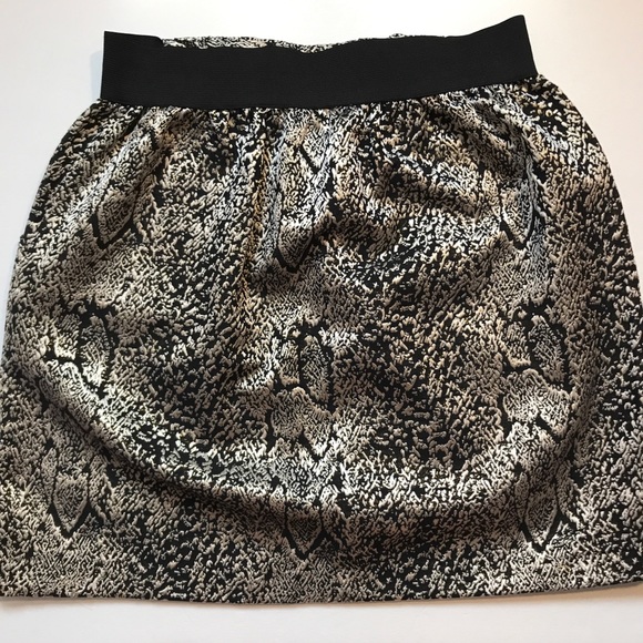 Gold Metallic Abstract Skirt - Picture 2 of 8